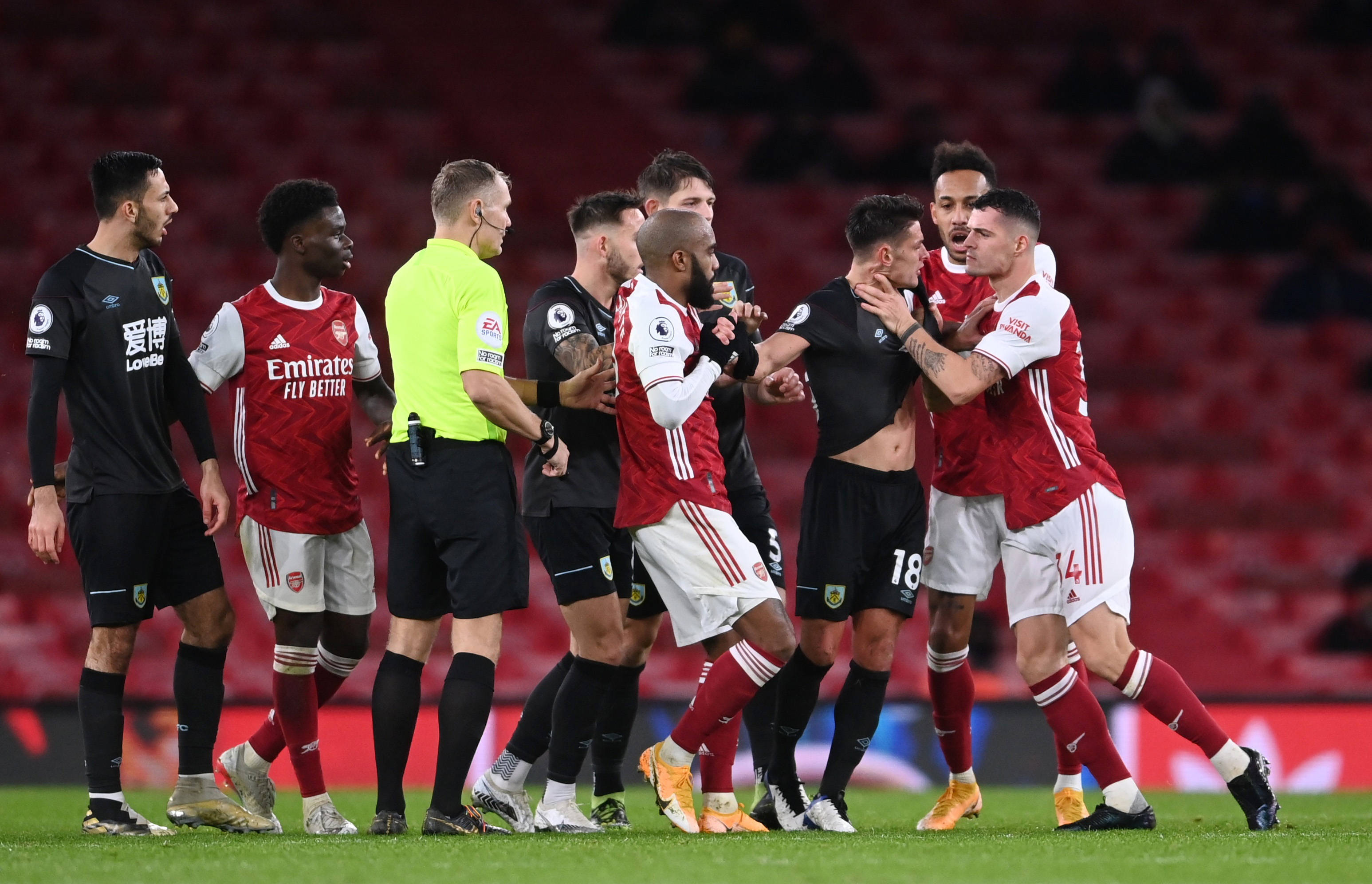 球迷們不禁 球迷們不禁